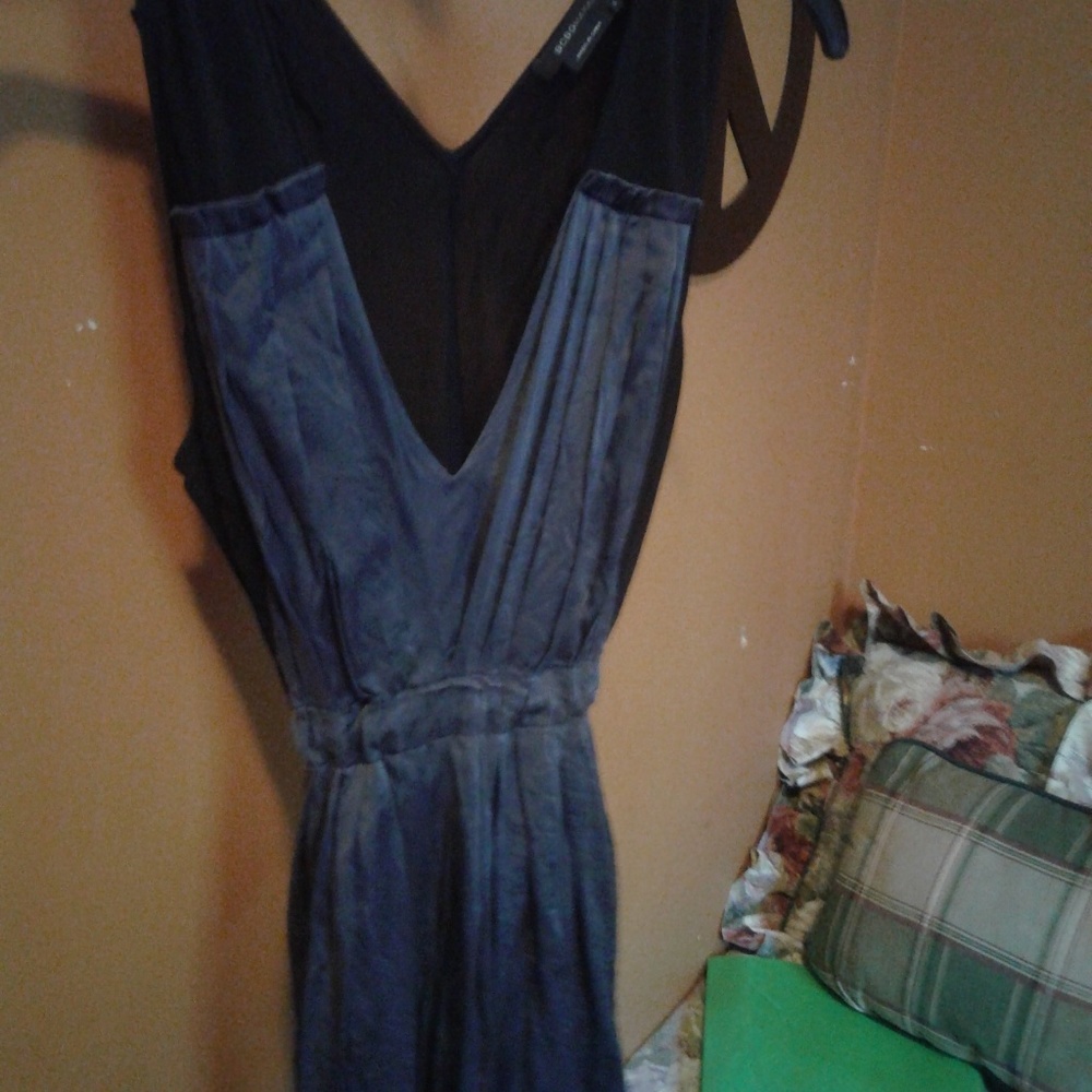 BCBG sleeveless Tunic sz  S